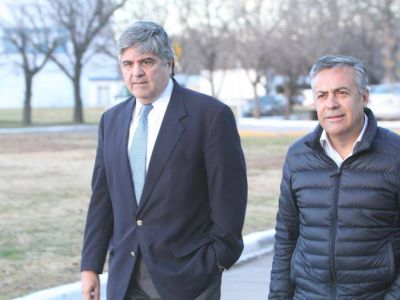 En Mendoza, el presidente de YPF justific� la suba de la nafta: 