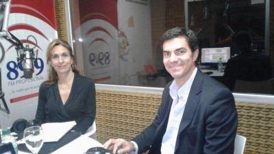 El Gobernador aplaude a los periodistas candidatos