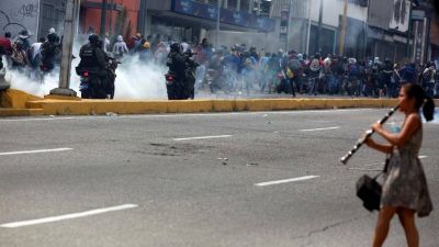 Cacelorazos y mayor represi�n tras el asalto al Parlamento en Venezuela