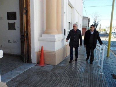 SANTILL�N SE REUNI� CON ESCUJURI Y RECORRI� OBRAS