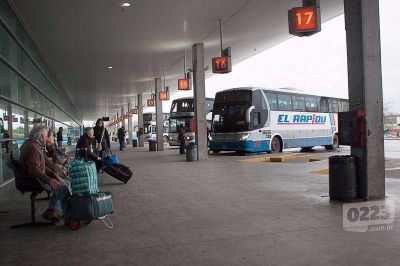 Dictaron la conciliaci�n obligatoria y se levant� el paro de micros de larga distancia