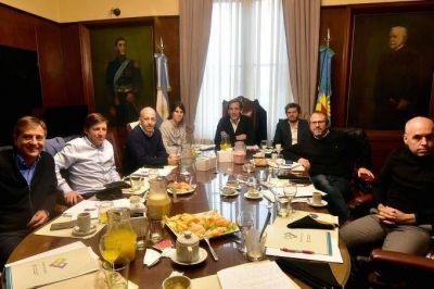Garro hizo de anfitri�n en La Plata durante el encuentro nacional de Intendentes