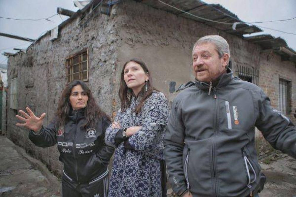 M�nica Macha recorri� Vicente L�pez con Julio Ceresa