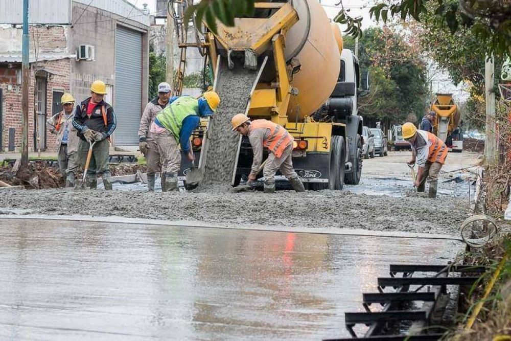Mejoran las calles centrales de Lan�s