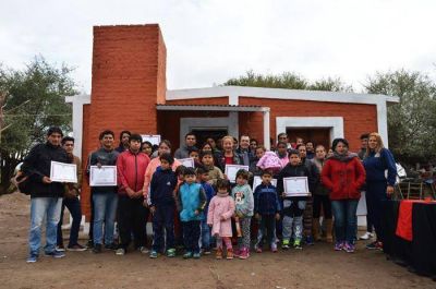Contin�a la entrega de viviendas sociales
