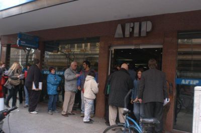 Investigan al tesorero de la UCR: allanaron su casa y la AFIP