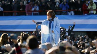 Encara el kirchnerismo su primera campa�a profesionalizada