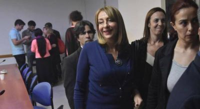 Macri ya decidi� echar a Gils Carb� por decreto si la procesan y se suma el caso Racing