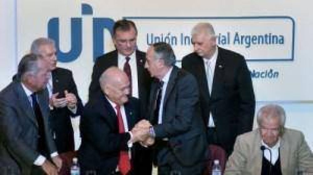 Empresarios proponen un di�logo con los gremios para forzar un plan industrial
