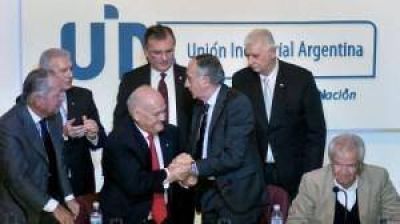 Empresarios proponen un di�logo con los gremios para forzar un plan industrial