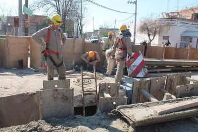Finaliz� la construcci�n de la red de refuerzo de agua potable en Fiorito