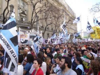 Martes: paro docente y movilizaci�n por aumento salarial