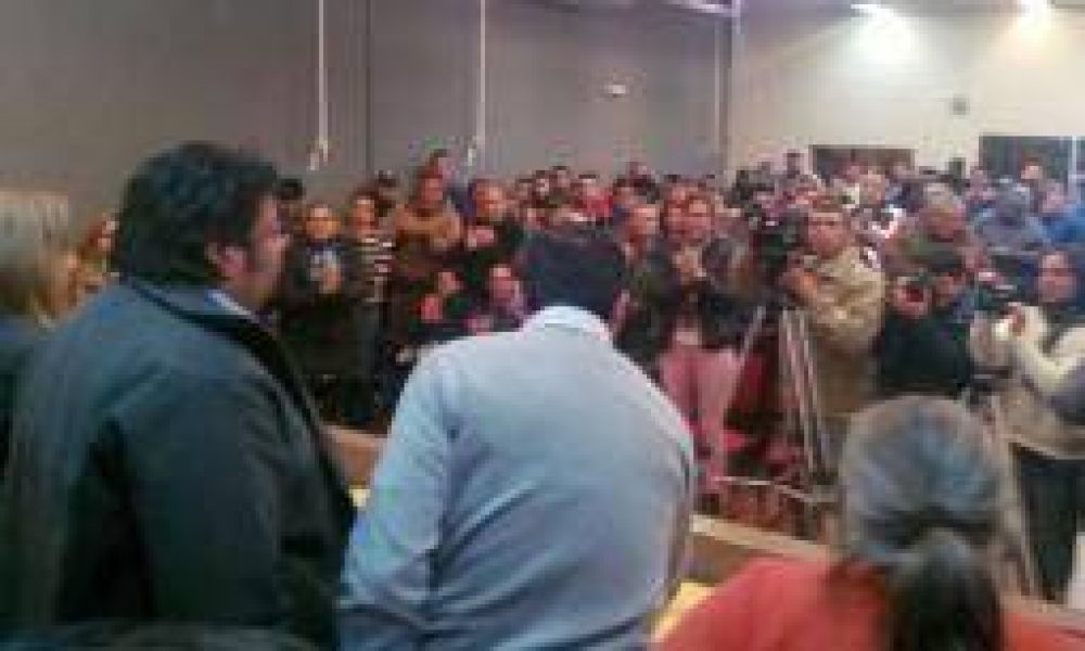 Daniel El�as recul� y se volvi� a alinear a la �Casa de las Tejas�