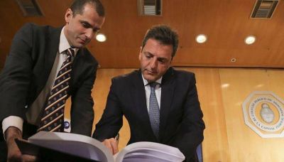Renuncia a los fueros: el oficialismo le peg� a Massa por el �uso medi�tico y oportunista�