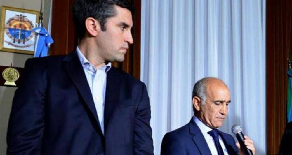 M�s Secundario para los empleados de la Legislatura: firma y flashes