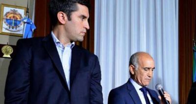 M�s Secundario para los empleados de la Legislatura: firma y flashes