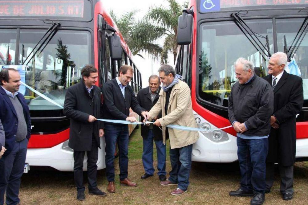 Garro present� los nuevos colectivos