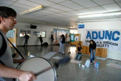 Docentes universitarios rechazaron la �ltima oferta salarial