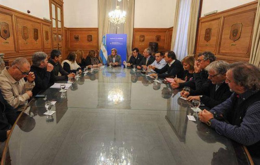 Naci�n asistir�a para aumento, pero pidi� �gestos� a provincia y gremios