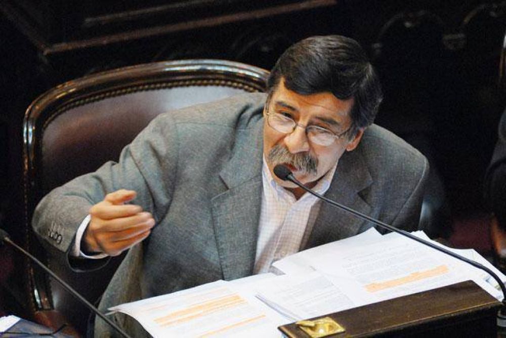 Mart�nez de acuerdo con los fueros, pero no para delitos comunes