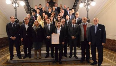 El Congreso homenaje� a las v�ctimas de la AMIA y se pronunci� contra el terrorismo