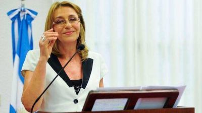 La Iglesia pide respetar la Constituci�n ante la embestida contra Gils Carb�.