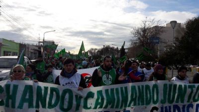 Garz�n: �Si no hay paritaria salarial para la administraci�n publica no habr� clases en Santa Cruz�