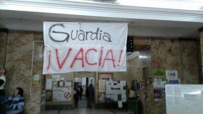 Reclamo por sueldos atrasados en la Guardia del Hospital Eva Per�n