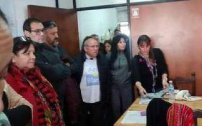 Docentes rechazan trabajar en receso escolar y tomaron sede de la Jefatura Regional en La Matanza