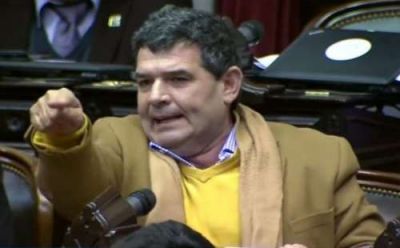 Olmedo trat� de vagos a los diputados que no trabajan y los invit� a que agarren una pala