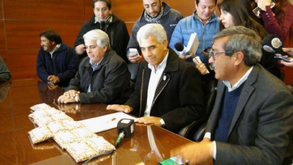 El Intendente de Calingasta dijo que los an�lisis de agua dieron que es �consumible�