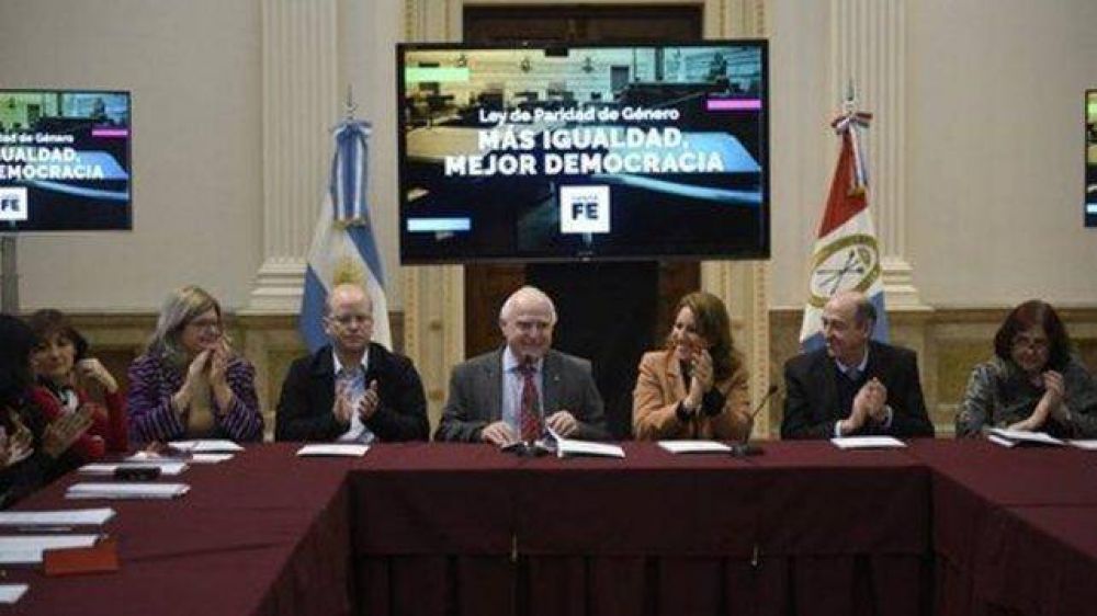 Lifschitz present� un nuevo proyecto de ley de paridad de g�nero para la provincia copy