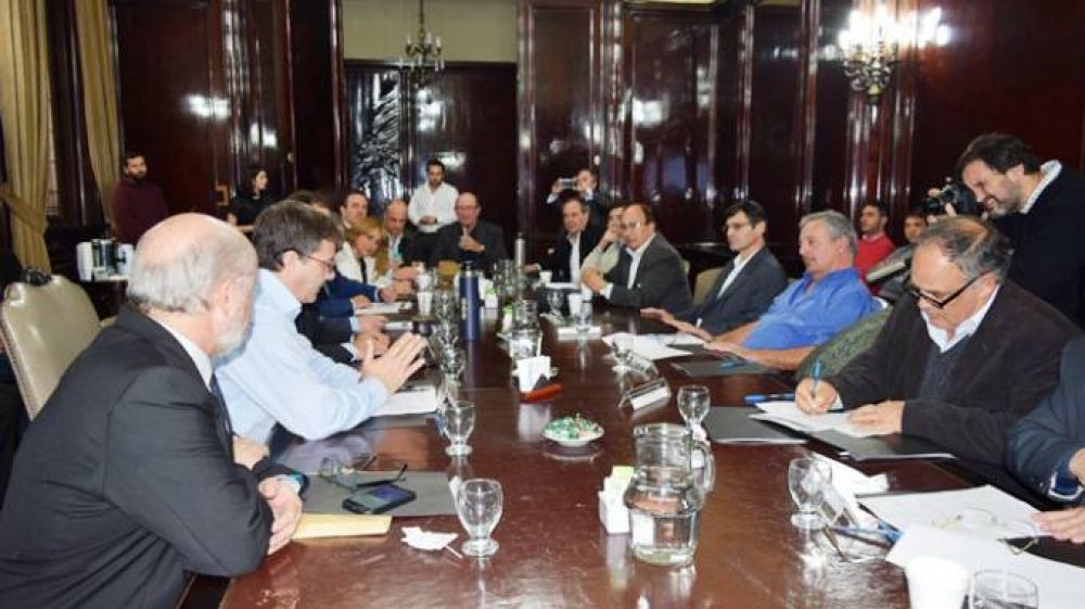 Salom�n y Candia participaron de la reuni�n de intendentes con Juan Carlos Mor�n