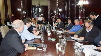 Salom�n y Candia participaron de la reuni�n de intendentes con Juan Carlos Mor�n