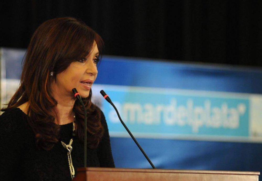 Detalles del acto de Cristina, cerr� ese facebook y la gobernadora de Malvinas