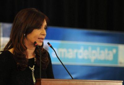 Detalles del acto de Cristina, cerr� ese facebook y la gobernadora de Malvinas