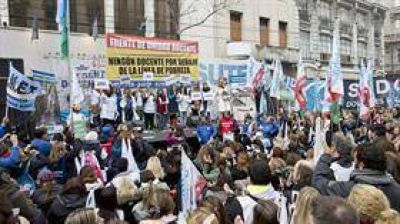Docentes bonaerenses tomaron jefaturas distritales: se niegan a recuperar clases durante el receso