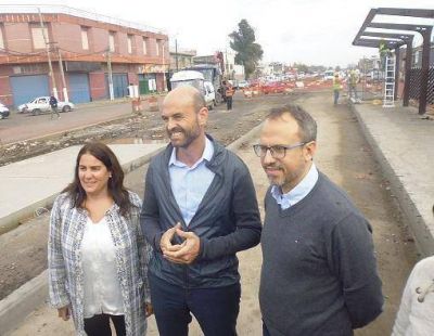 Valenzuela y Dietrich recorrieron las nuevas obras del Metrob�s en Ruta 8