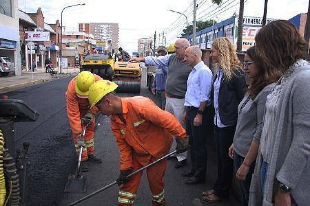 Ducot� supervis� obras de pavimentaci�n en Pilar Centro