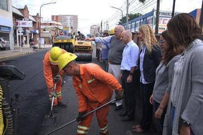 Ducot� supervis� obras de pavimentaci�n en Pilar Centro