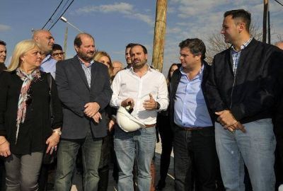 Los precandidatos de Cambiemos San Mart�n recorrieron obras provinciales en Jos� Le�n Su�rez