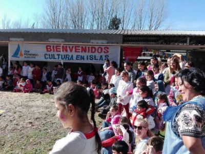 San Fernando organiz� un encuentro cultural para la comunidad educativa isle�a