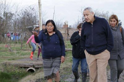 Miguel Prince recorri� la localidad de Olivera