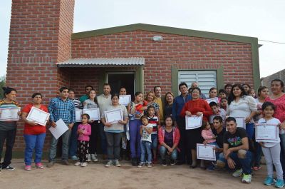 Entregaron viviendas sociales a familias de Tintina y Weisburd