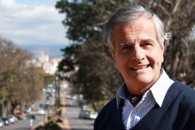 El precandidato a senador Durand Cornejo pretende renovar la C�mara de Senadores