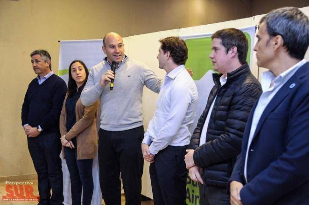 79 familias quilme�as recibieron la escritura de su casa
