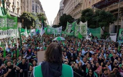 Marchas en el centro porte�o por el salario y por Pepsico
