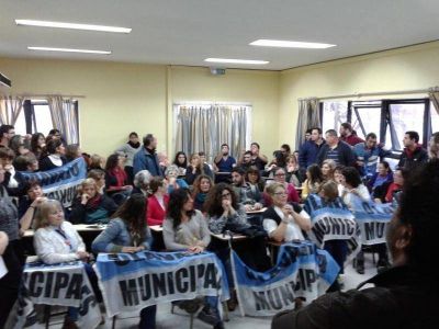 Los municipales votaron por la vuelta de la carpa de protesta
