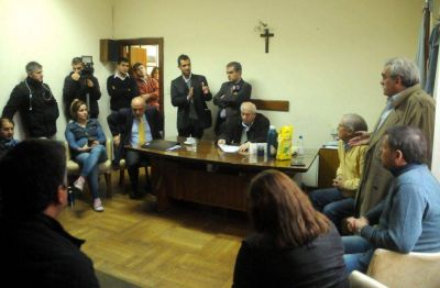 Quejas de opositores por la suspensi�n de la sesi�n del Concejo