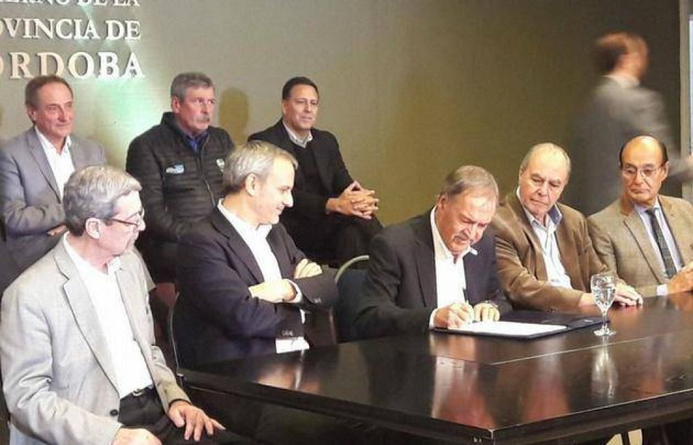Flybondi firm� convenio en C�rdoba y crear� 209 puestos